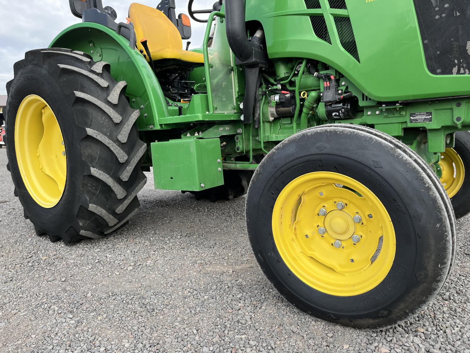 ./imagenes/INVOICE/2019/18008/JOHN DEERE 5050E (7).JPG